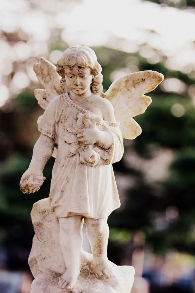 Bilde av en statue fra en kirkegård i forbindelse med begravelse seremoni